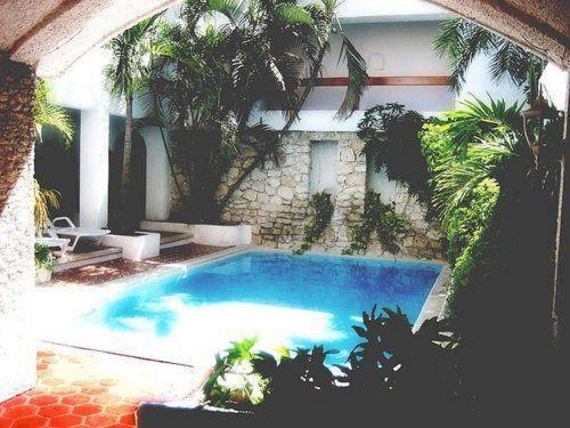 Plaza Carrillo's 3* Cancun